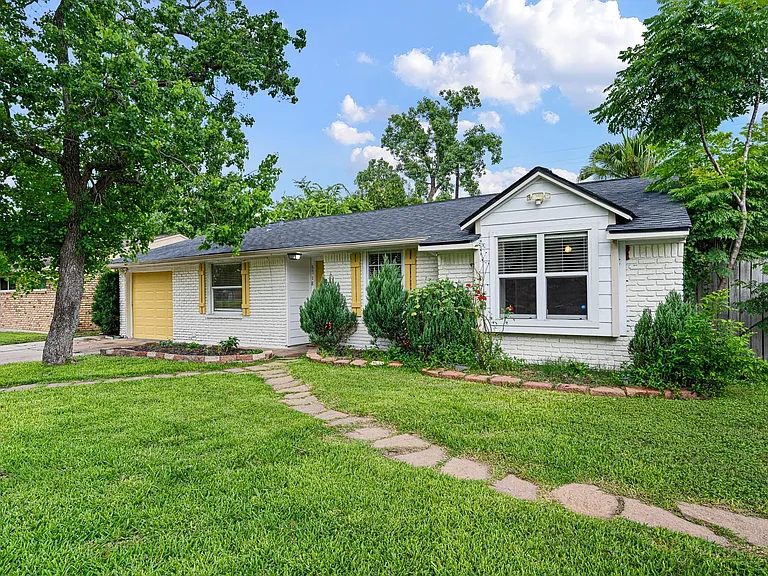 5718 Greencraig Dr — Photo 1