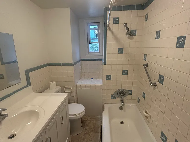 309 N 6th St #4 — Photo 6