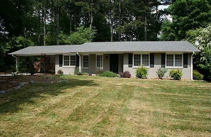 863 Forest Ridge Dr SE