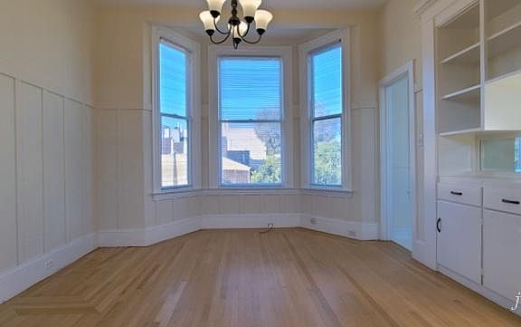 2nd image of 118 Steiner St #4