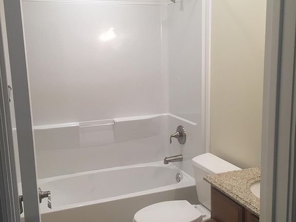 5th image of 5585 2nd Ave Ste 6