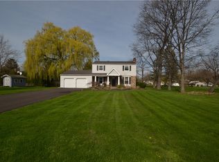 6145 Doe Haven Dr, Farmington, NY 14425