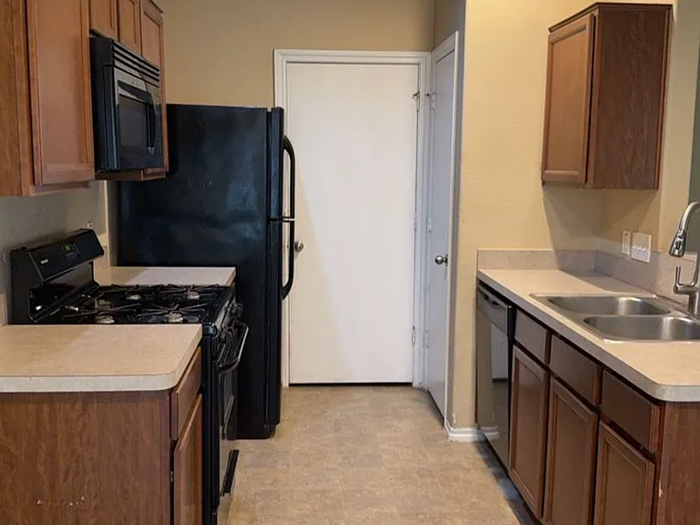 811 Lovebug Ln — Photo 5