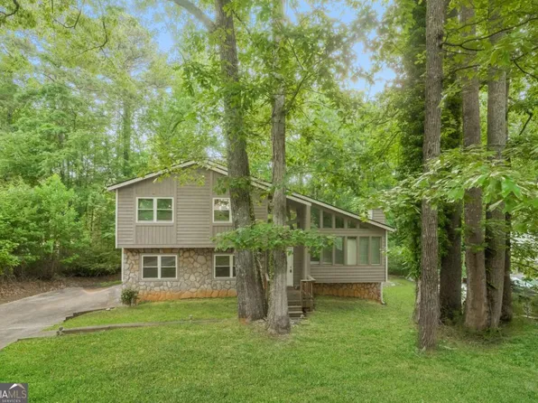 8607 Wood Springs Ct, Douglasville, GA 30135