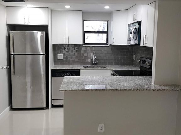 5th image of 8290 Lake Dr APT 141