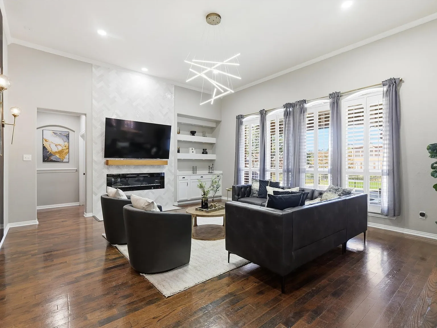 6 bed, 3610 sqft, $11,500 — Photo 3