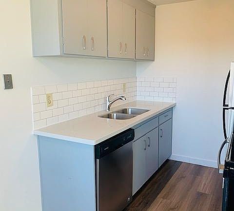 4th image of 702 Yakima Ave APT 2