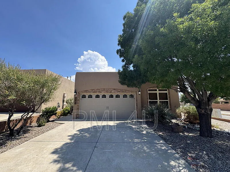 3 bed, 2.0 bath, 1500 sqft, $2,500 — Photo 2