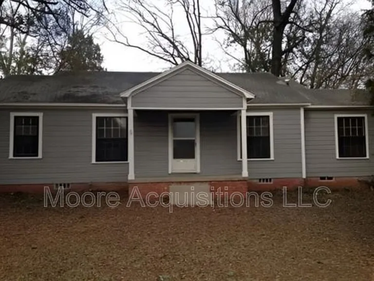 221 Leonard Dr — Photo 1