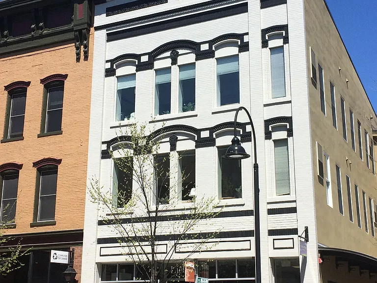 198 College St #2D — Photo 1
