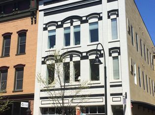 198 College St #3C, Burlington, VT 05401