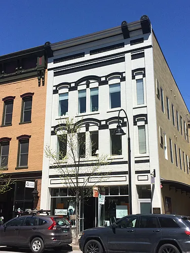 198 College St #2D Photo 1