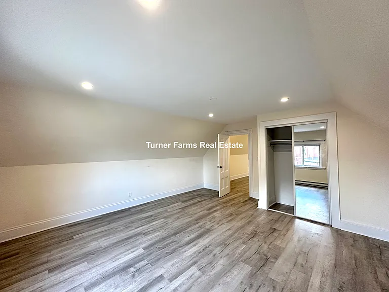 72 Roseclair St #2R — Photo 4