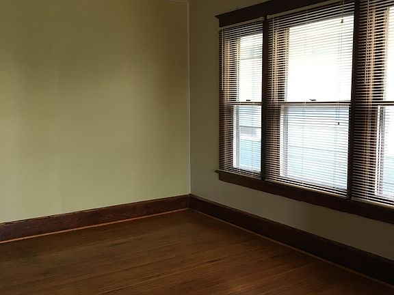3rd image of 410 E Ferry St