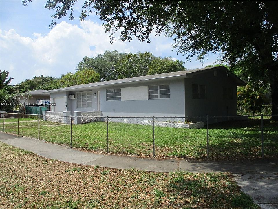 1st image of 995 NE 129th St #995