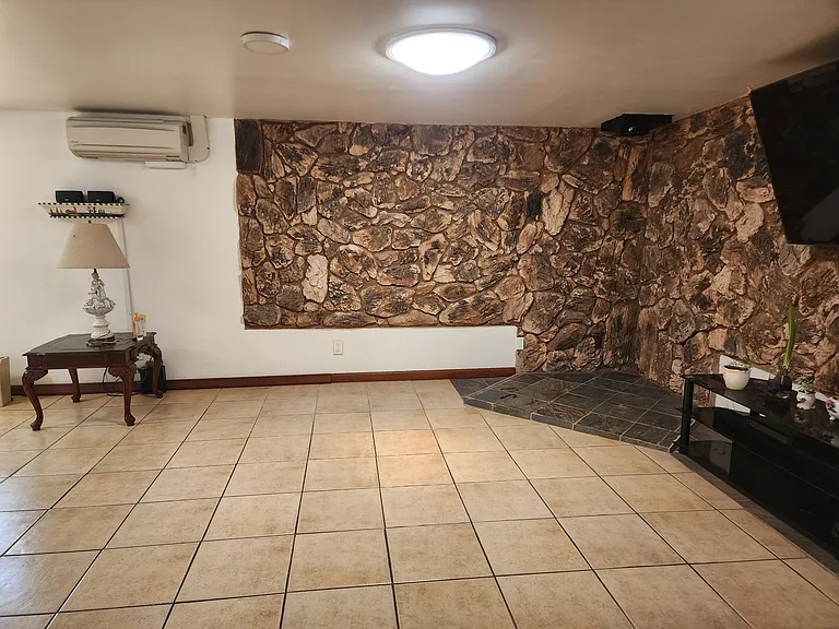 Oak Hill Dr — Photo 15