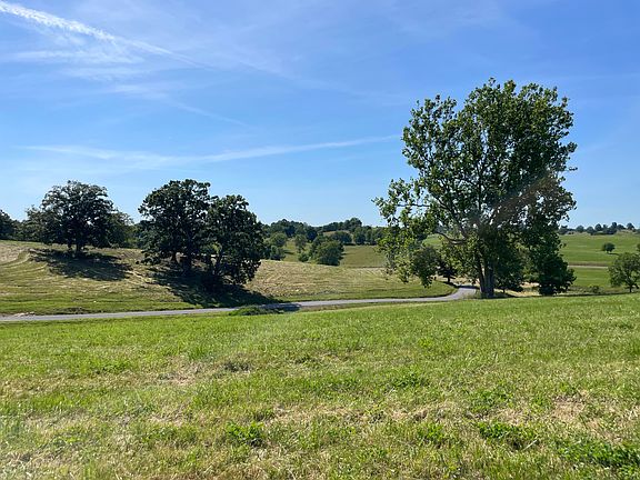 5th image of 665 Creekside Farms Dr