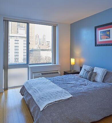 4th image of 505 W 47th St #6EN