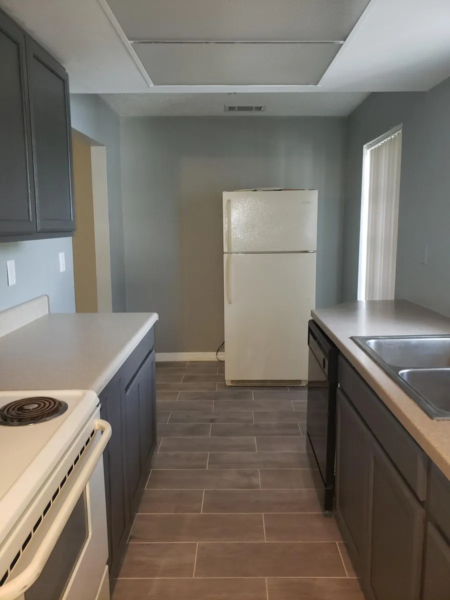 Updated kitchen, dishwasher, fridge, garbage disposal, and stove/oven. - 602 Heritage Ln