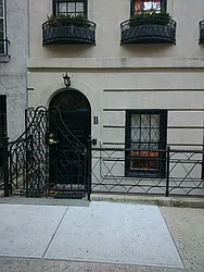 154 East 62nd Street in Lenox Hill