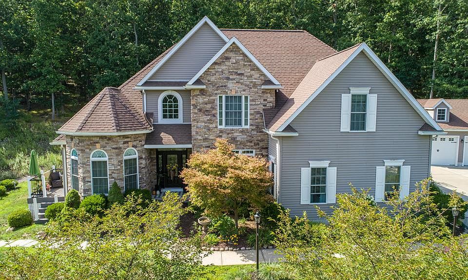 1st image of 160 Estates Dr