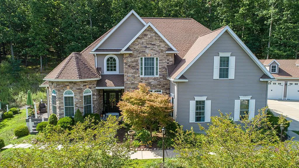 160 Estates Dr photo 1