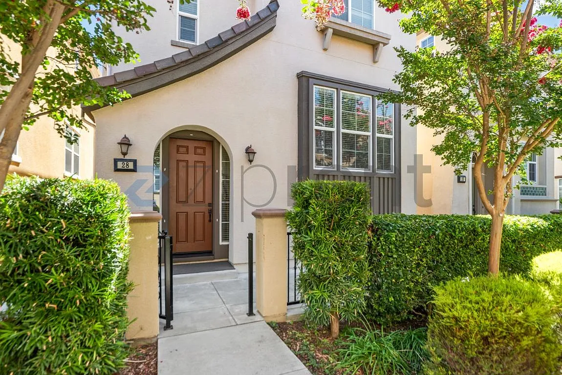 3 bed, 2.5 bath, 1950 sqft, $5,680 — Photo 1