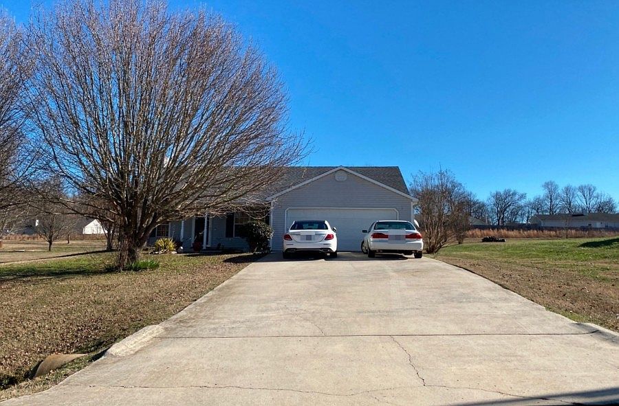 1st image of 127 Meadow Green Dr