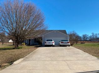 127 Meadow Green Dr, New Market, AL 35761
