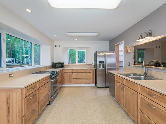 2nd image of 981 Union Dr