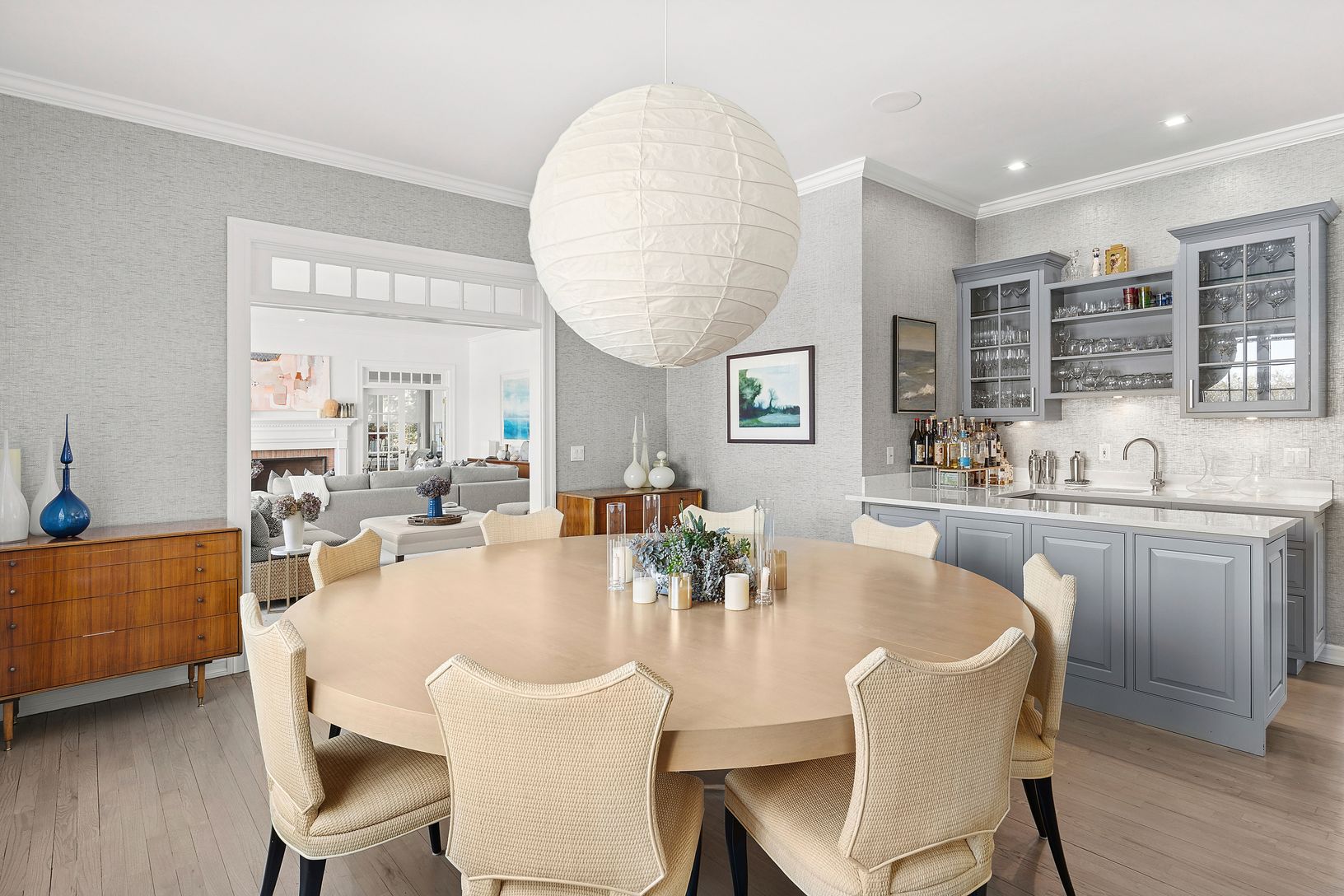  Formal Dining with Service BAr