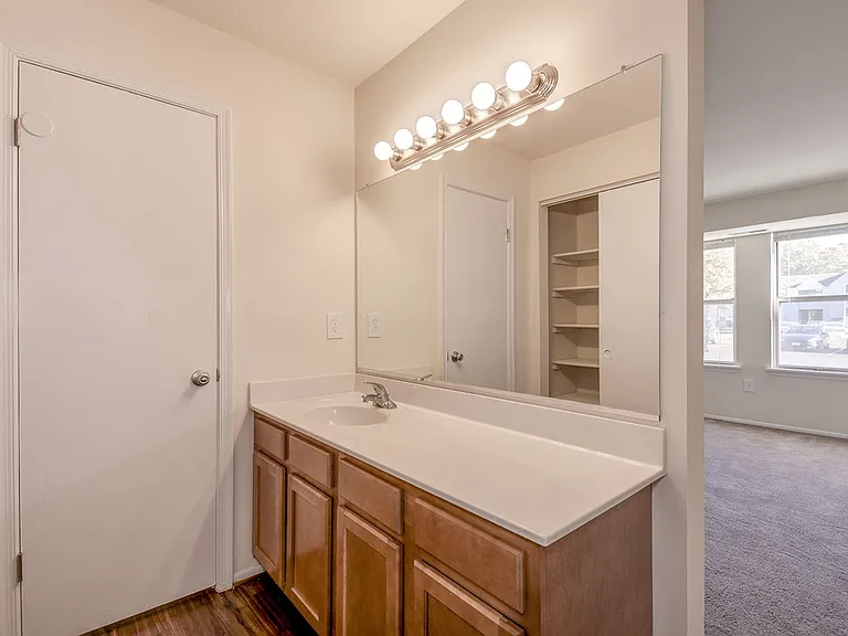 New Forest Apartments — Photo 8
