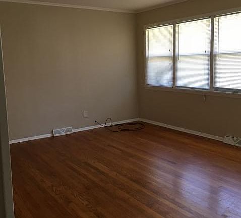 5th image of 15525 Maple St #House