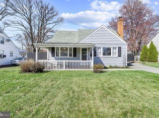 240 Upland Rd, Brookhaven, PA 19015