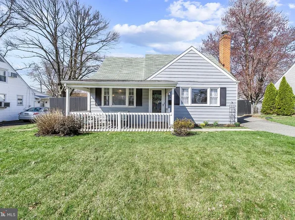 240 Upland Rd, Brookhaven, PA 19015