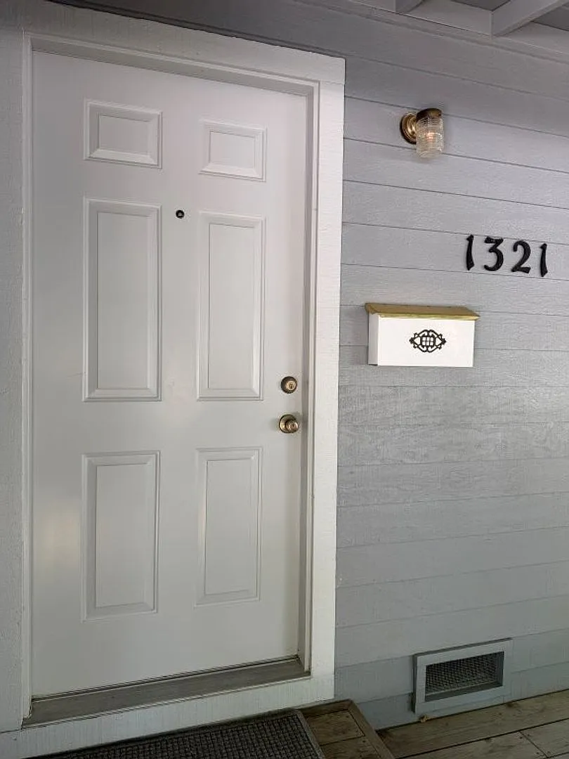 Charming 3 bedroom home in desirable East Davis — Photo 2