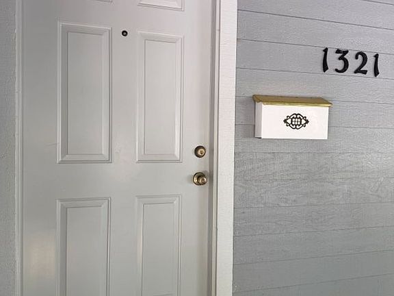 2nd image of 1321 Chestnut Ln