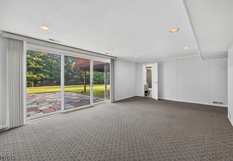 29 Tiffany Dr — Photo 24