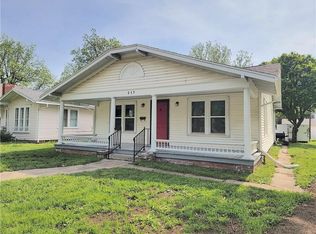 217 S Oak St, Iola, KS 66749