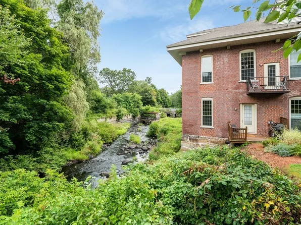 12 Brookside Rd Unit 24, Westford, MA 01886