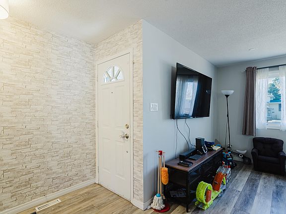 2nd image of 67 Starling Dr