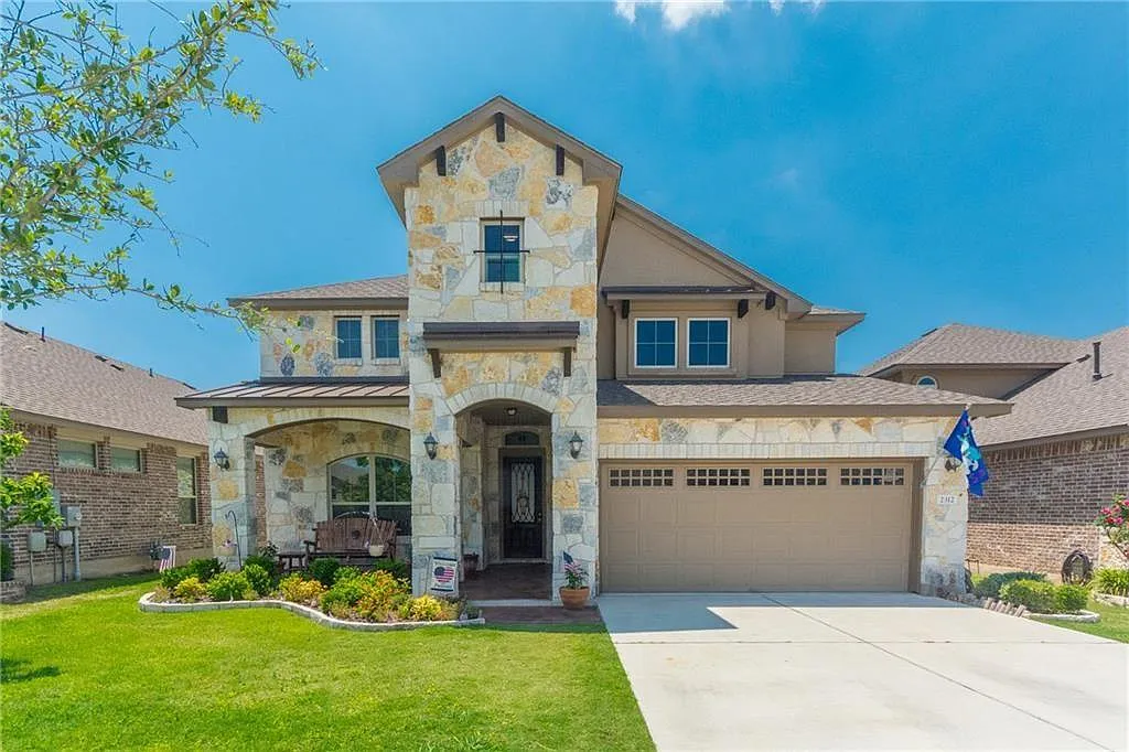 4 bed, 2.5 bath, 3157 sqft, $2,750 — Photo 1