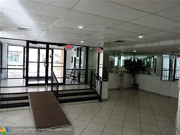 3rd image of 4168 Inverrary Dr APT 205