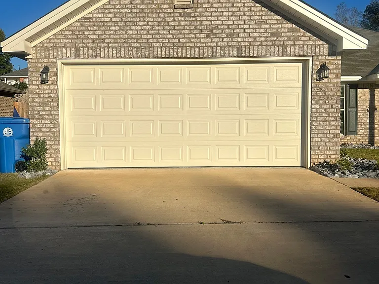 745 Park Ln — Photo 2