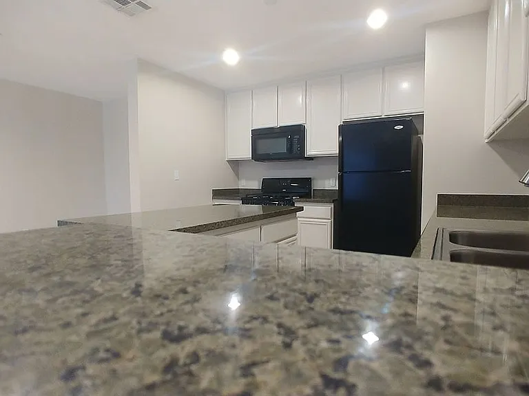 Almeria Townhomes — Photo 32
