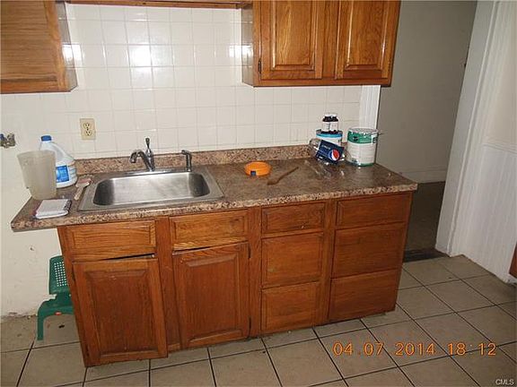 5th image of 402 Wood Ave