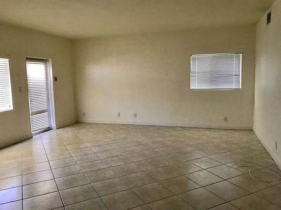 2nd image of 2881 NE 32nd St #2A