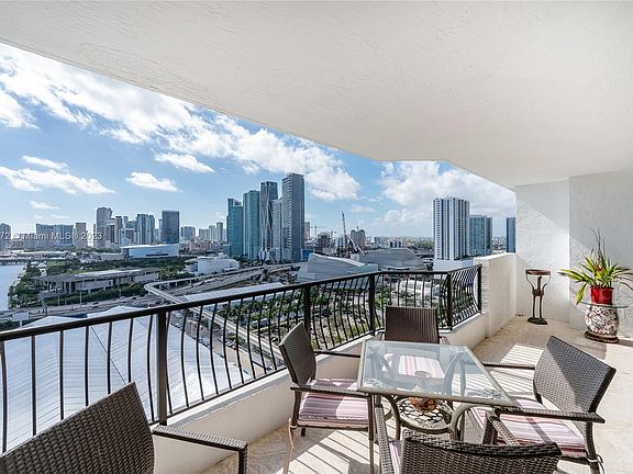 3rd image of 555 NE 15th St APT 26I