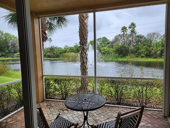 4th image of 698 SW Glen Crest Way