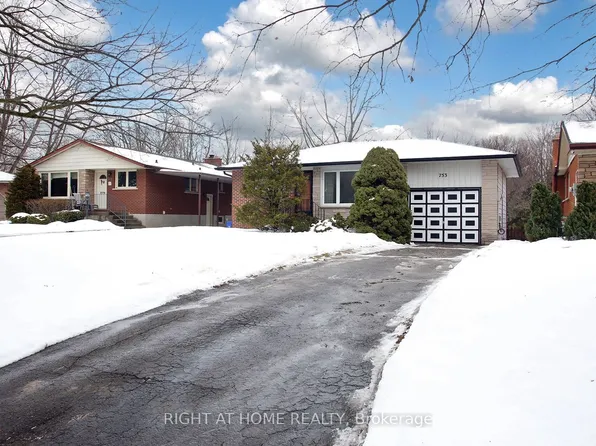 753 Tarn Ct, Oshawa, ON L1J 6Y8